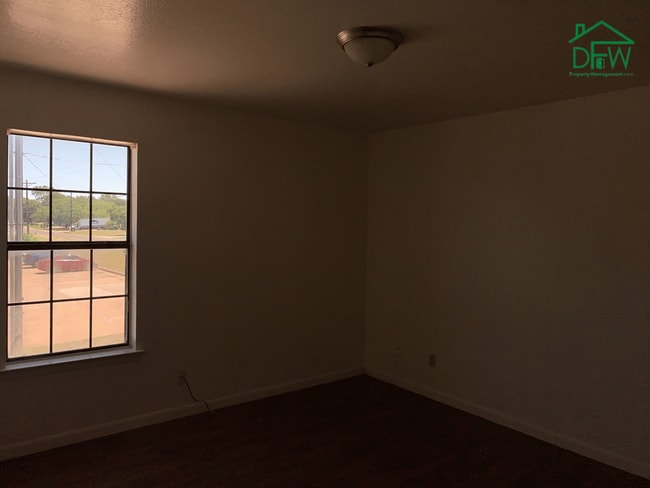 Photo - 807 W Walnut St