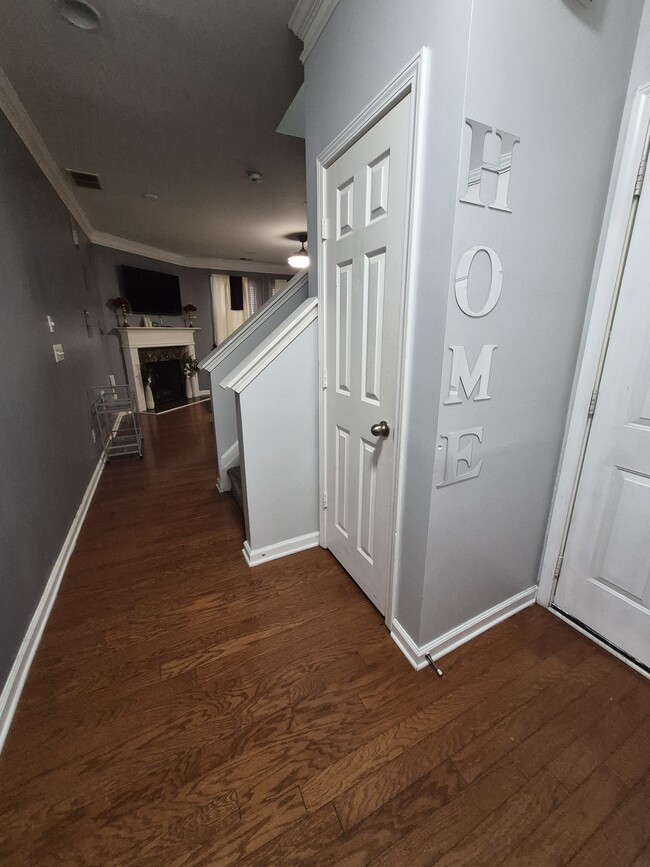 Photo - 673 Providence Pl SW