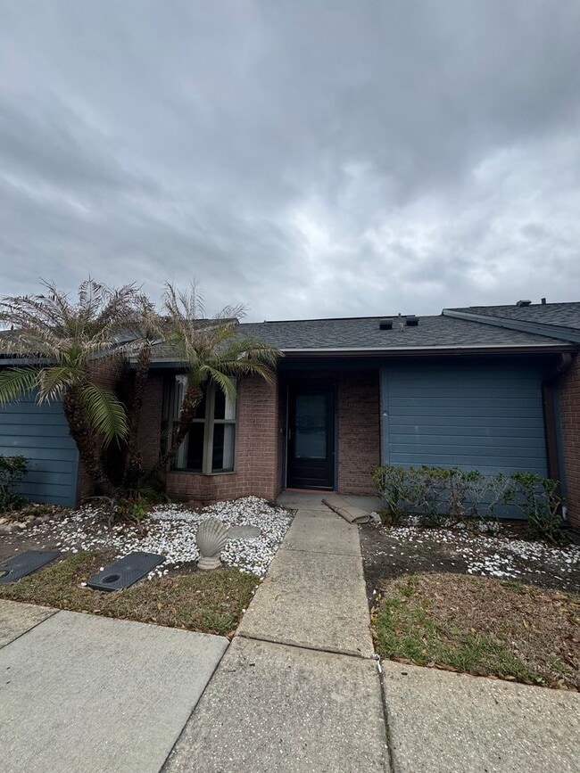 Building Photo - Cozy 1 Bed/ 1 Bath in King Oak Villas