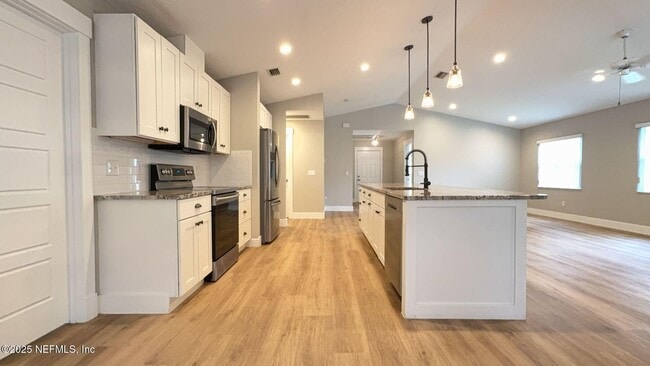 Photo - 48 Firethorn Ln