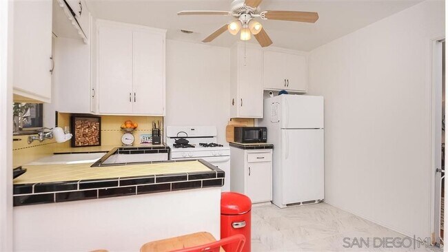 Kitchen - 2959 Laurel St