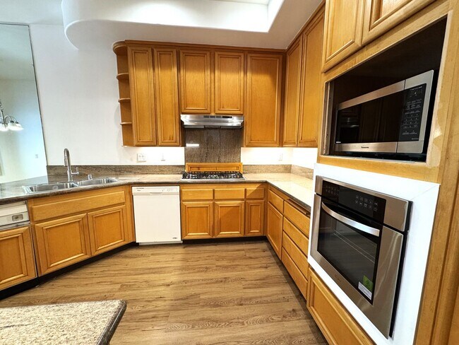 Photo - Beautiful 3Bd/2.5Ba Spacious Home in Tustin!