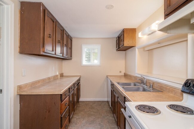 Photo - Charming 3 Bedroom 2 Bath House Near EWU!!