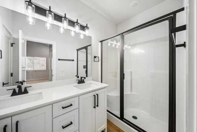 Master Bath, Double Vanity - 811 N Date Ave Townhome