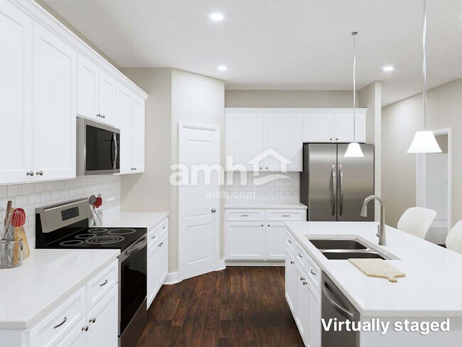 824 Headland Wy