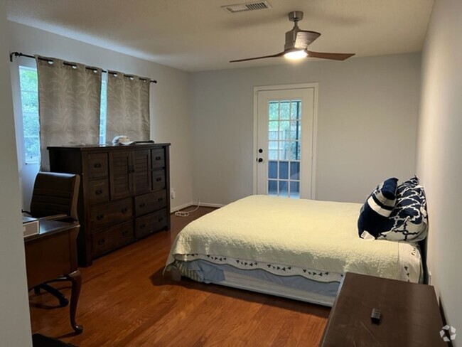 Building Photo - Fully Furnished-Short or Long Term Rental-...