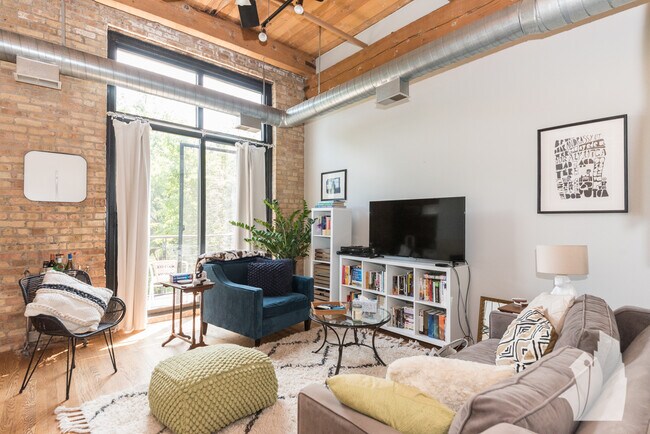 Photo - 2300 W Wabansia Ave Unit 326