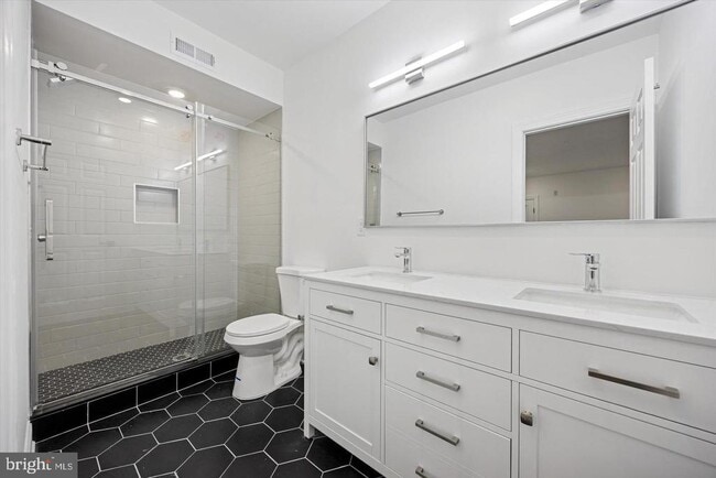 Photo - 838 S 51st St