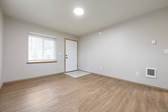 Photo - 5Bed/2.5 Bath home available in SE Portland