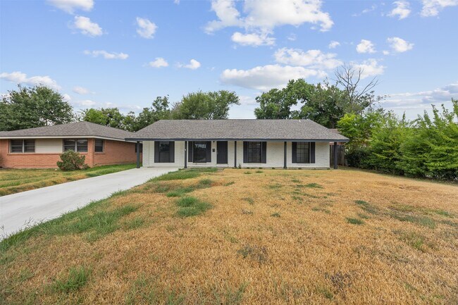 608 Lloyd Dr