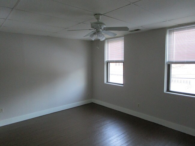 Bedroom Streetview - 1202 Electric Ave Unidad 3R