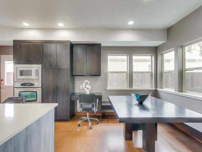 Photo - 1705 S Vermont Ave