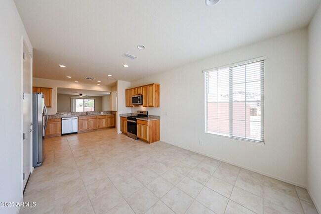 7106 W Hedge Hog Pl