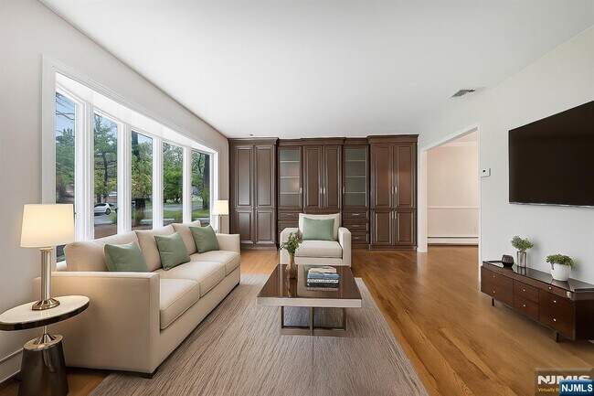 Photo - 20 Dogwood Dr