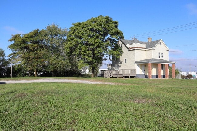 Building Photo - 2233 Groveport Rd