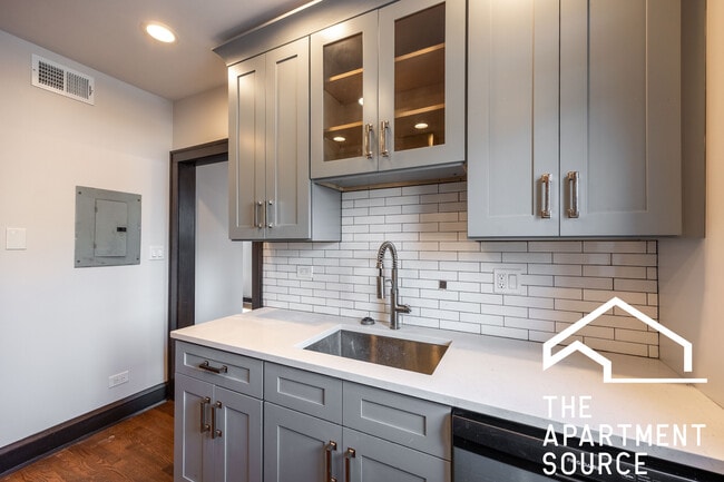 Photo - 2626 W Devon Ave Unit 201