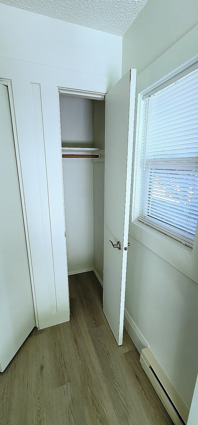 Coat closet - 110 SE Vista Ave Unit Vista #4