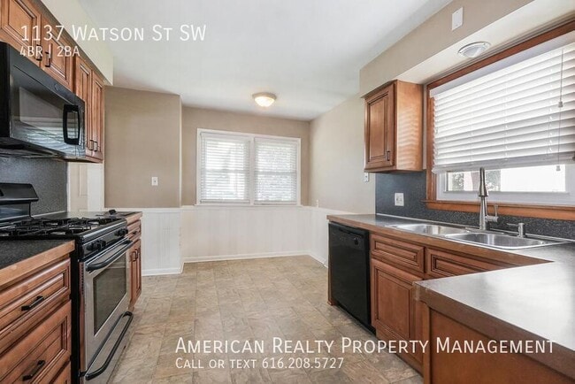 Photo - 1137 Watson St SW