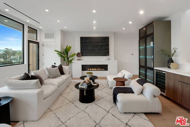 Photo - 2354 Riverside Dr