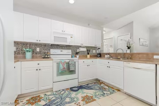 Building Photo - 2705 SW 11th Pl