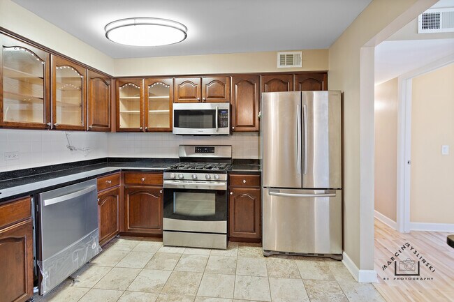 6540 W Irving Park Rd Unit 606