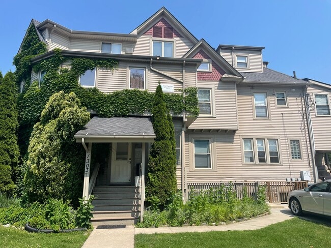 Building Photo - 1303 Wilmot St