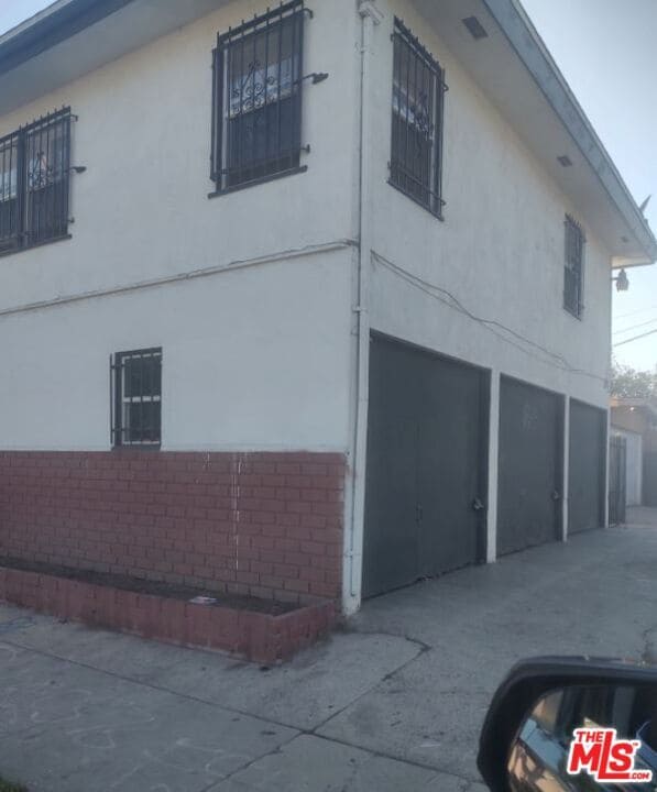 Photo - 859 E 87th Pl
