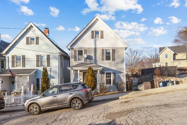 Photo - 983 Warren Ave