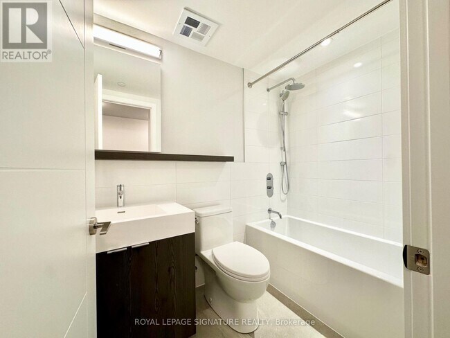 Photo - 664 Spadina Ave. Unité 604