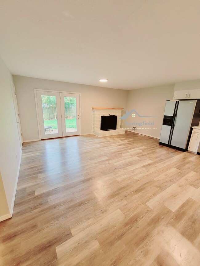 Building Photo - 2 Living Areas -  Battlefield Mall Area