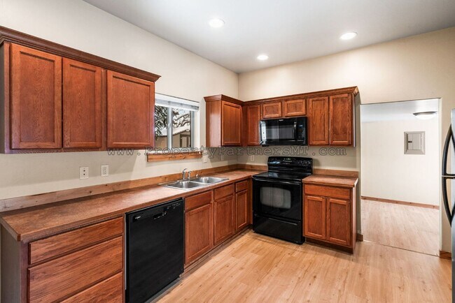 Photo - *** $1,000 off First Month's rent!*** Hist...