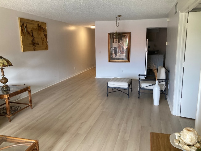 Photo - 114 Cypress Way E