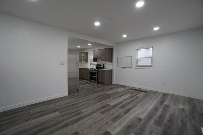 Photo - 1092 Hanley St