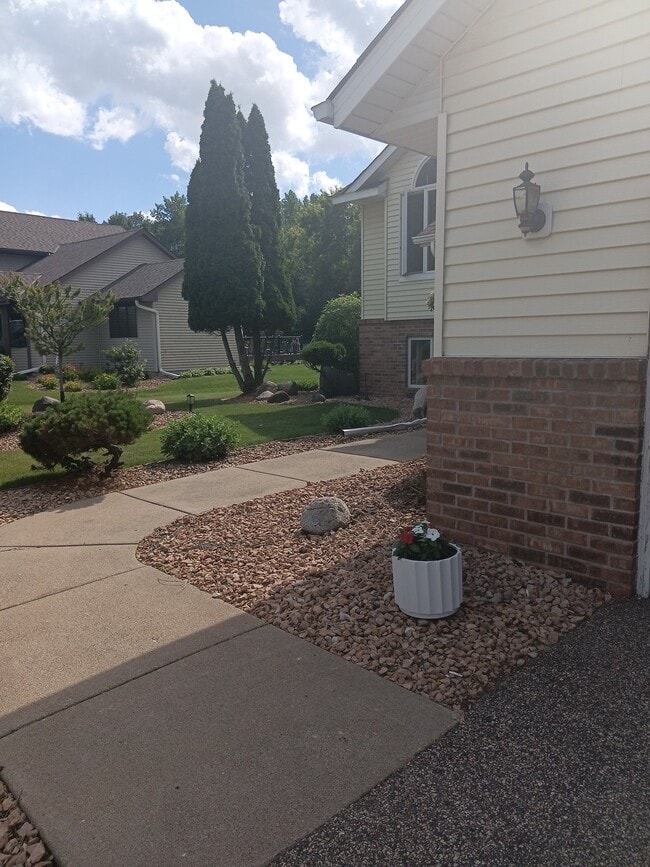 Photo - 4806 Helmo Ave N