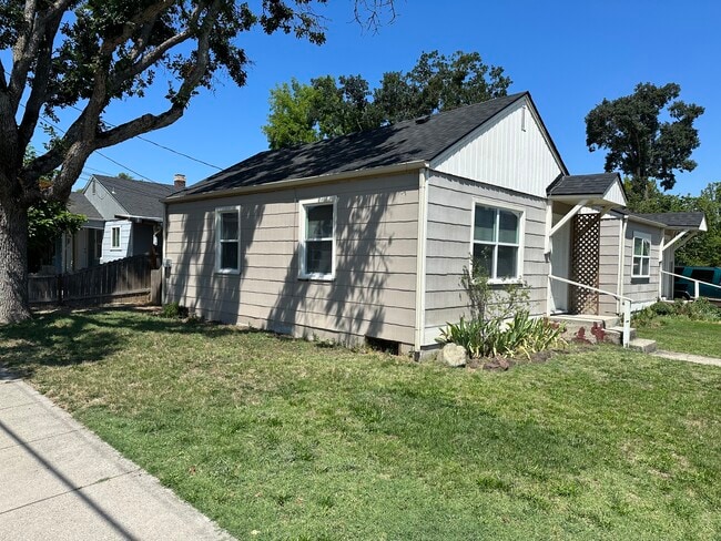 Photo - 230 Laurel St