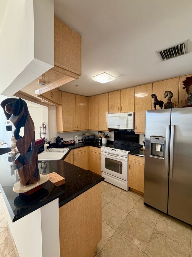 Building Photo - 801 Brickell Key Blvd Unit Brickell Key  #1207