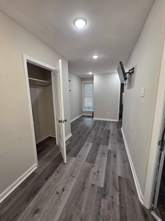 Photo - 5535 Crowson St Unit 1st Floor w/ Private bath - SRO - A1