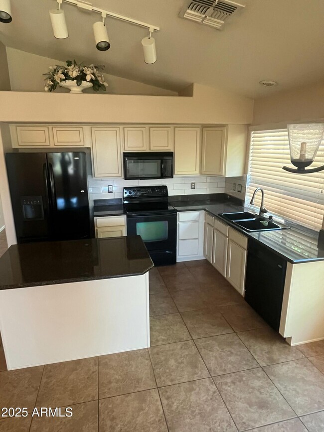 Photo - 2213 W Madre Del Oro Dr