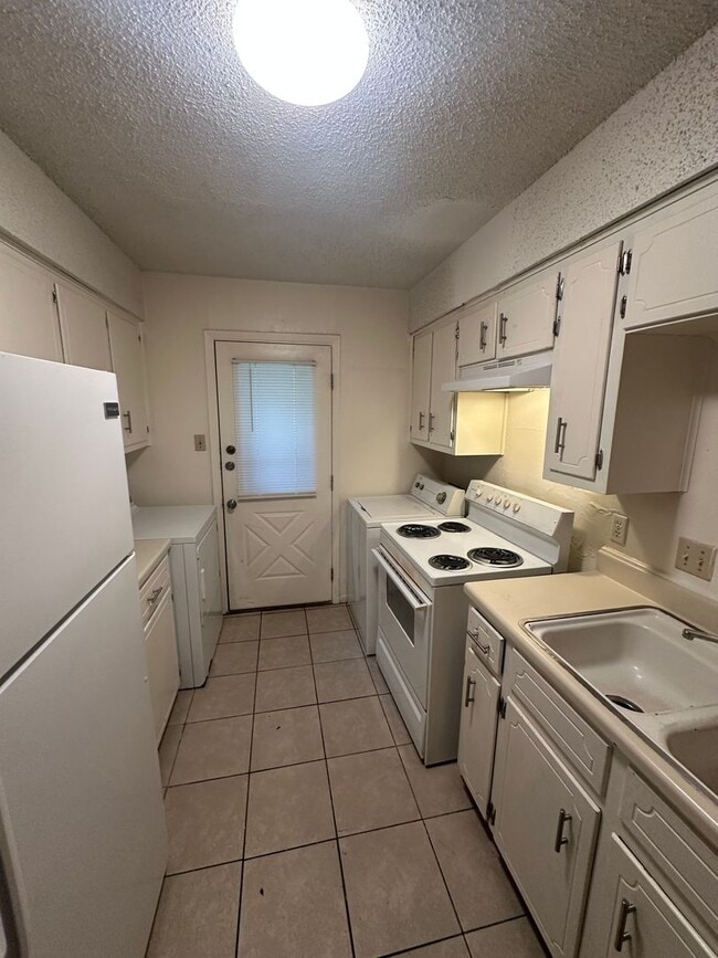 Photo - 3804 Charolais Dr Unidad C