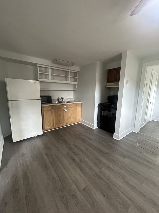 Photo - 1 Bedroom, 1 Bath Second-Floor Apartment for Rent, Pet Friendly.
