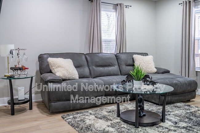 Photo - 410 St Johns Ave SW