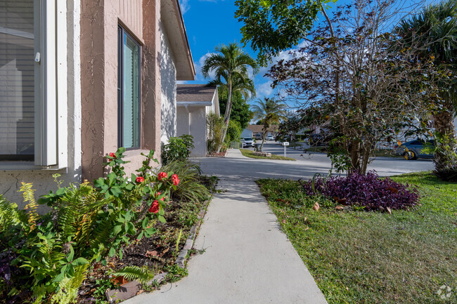 Building Photo - 9679 Sunny Isle Cir Rental