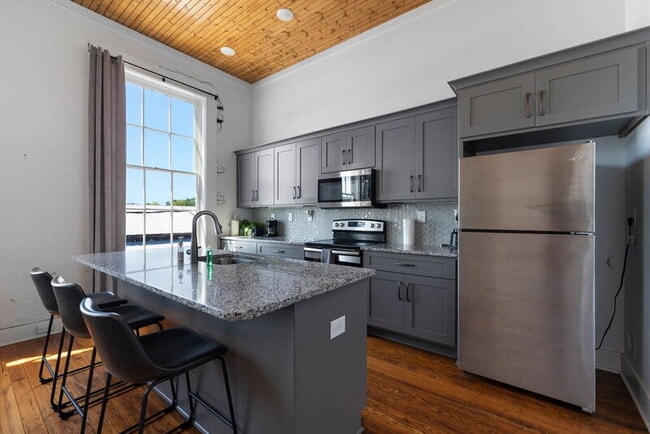 Photo - 10 W Main St Unit 7