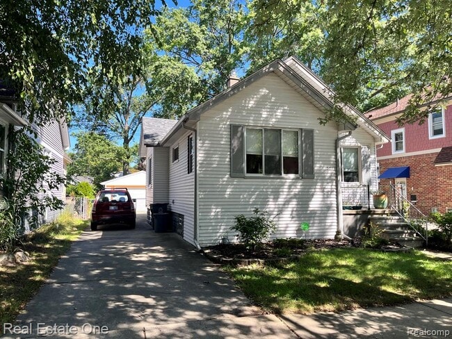 Photo - 371 E Oakridge Ave