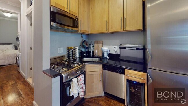 Building Photo - 722 Tenth Avenue Unit 3D Rental