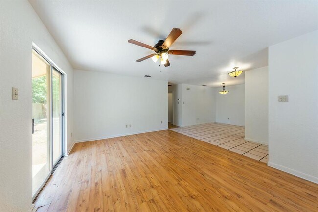 Photo - 2703 Cypress Ln