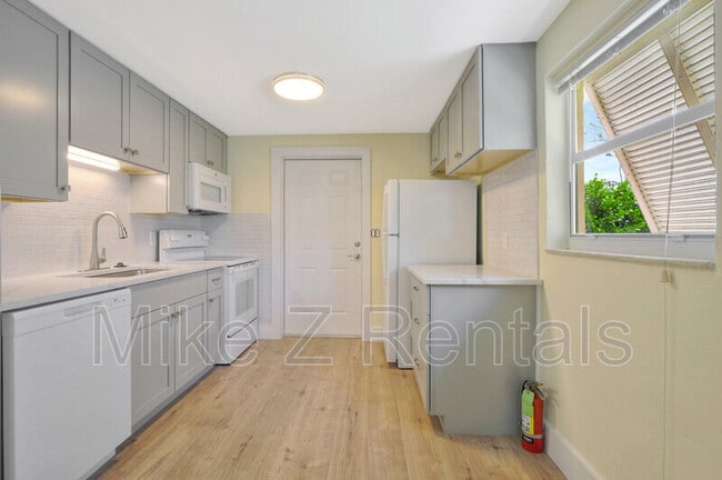 Photo - 3069 Woodside Ave Condo Unit 1
