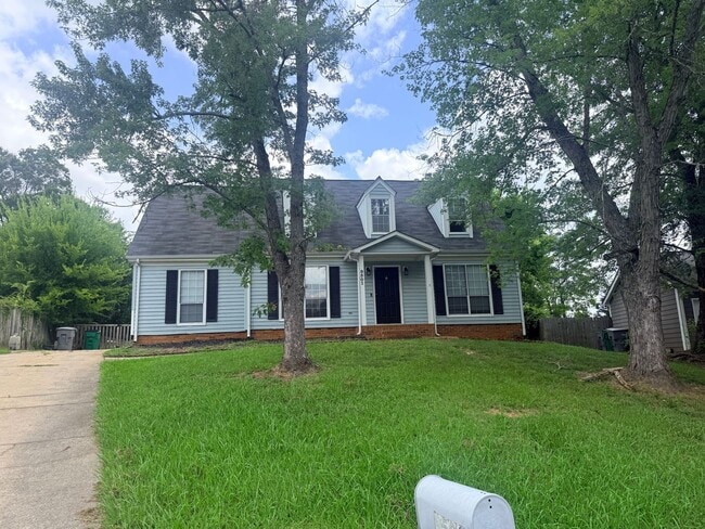 Building Photo - Cute home in University Area