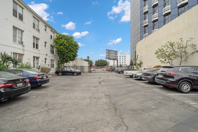 6128 Wilshire Blvd