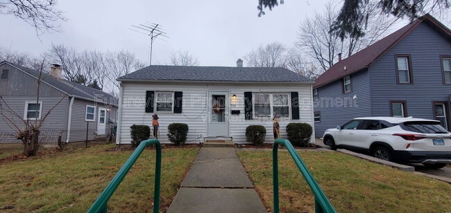 Building Photo - 923 Jasper St